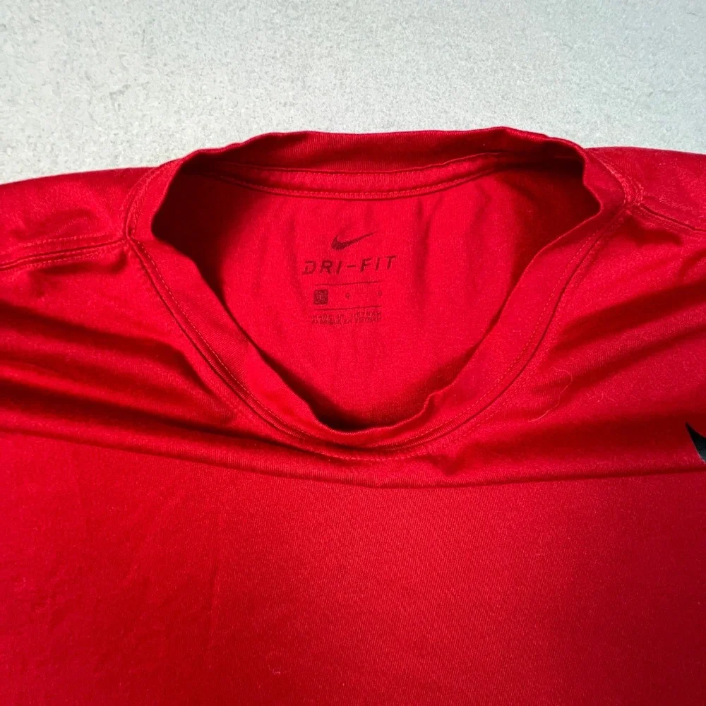 Nike Dri-FIT Training Shirt Mens Large Red Short Sleeve Swoosh Athletic Gym Tee
